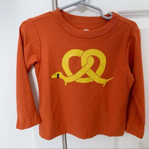 Tea Collection Pretzel Dog Graphic Tee, 12-18 Months - Picture 5 of 6